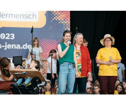 Eröffnung des Schranken Los!-Festivals durch Eva Göbel und Festival-Beirat